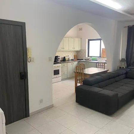 Three Bedroom With Jacuzzi * Birkirkara